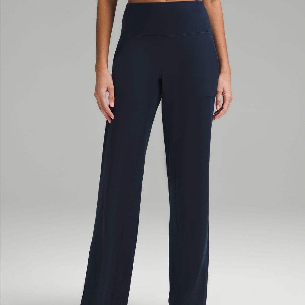 Lululemon Align High-Rise Wide-leg pant with pockets. Size 14 in True Navy
